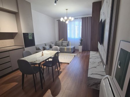 Jepet me qera apartament 1+1 tek Qyteti Studentit