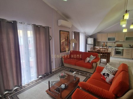 Jepet me qera apartament 3+1+3+P tek Komuna e Parisit, Siperfaqe 144 m2