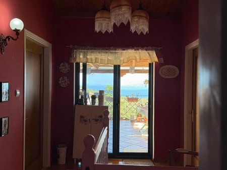 Shitet shtepi guri 2-kateshe ne Vuno ,Vlore