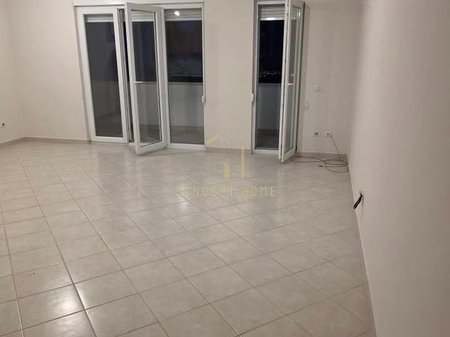 Appartamento 2+1+2 in affitto a 21 Dhjetori