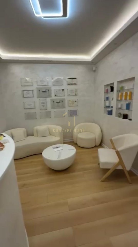 Apartament 2+1 Per Zyra Me Qira tek Komuna e Parisit, Tiranë - 45.000 Lekë | 90 m²