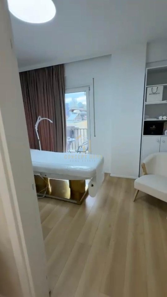 Apartament 2+1 Per Zyra Me Qira tek Komuna e Parisit, Tiranë - 45.000 Lekë | 90 m²