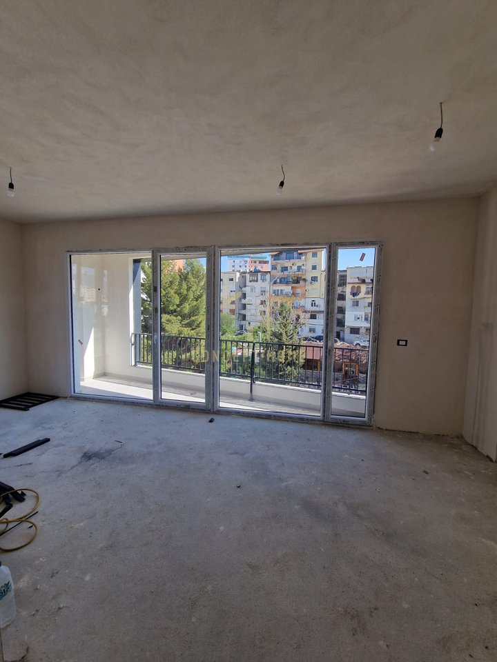 Vendesi appartamento 2+1+2 ad Ali Dem, superficie 104,52 m2