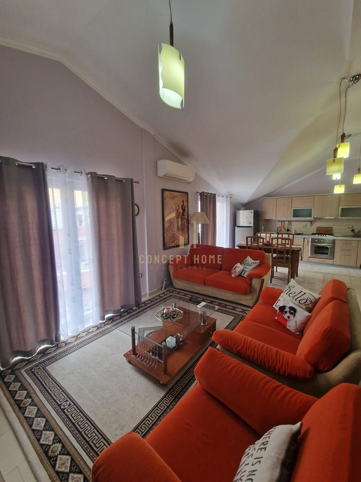 Affittasi appartamento 3+1+3+P presso la Komuna e Parisit, superficie 144 m2.