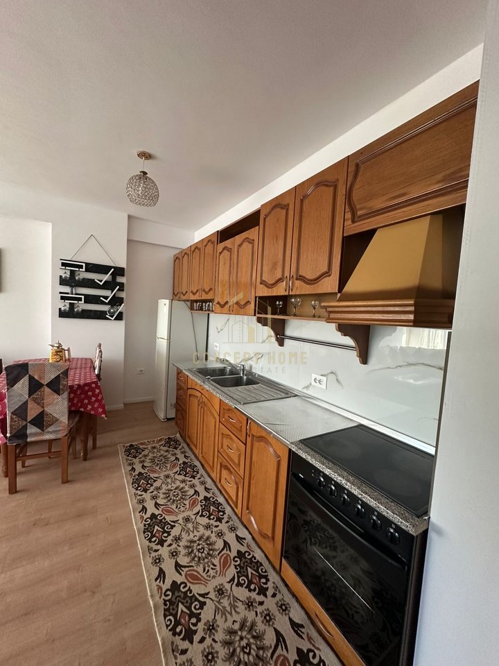 Jepet me qera 2+1 ne Kamez