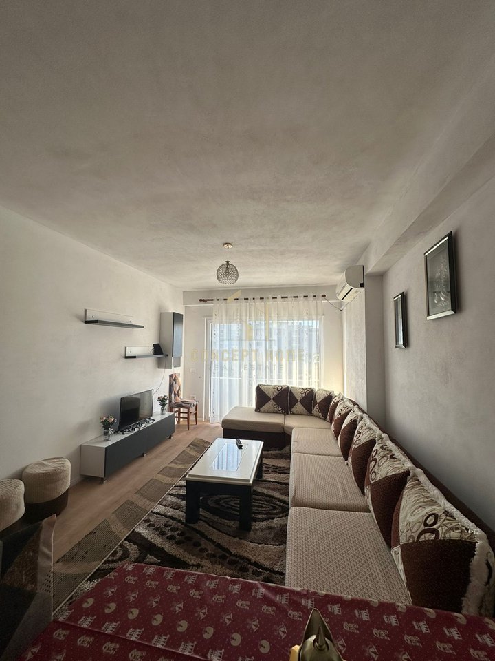 Jepet me qera 2+1 ne Kamez