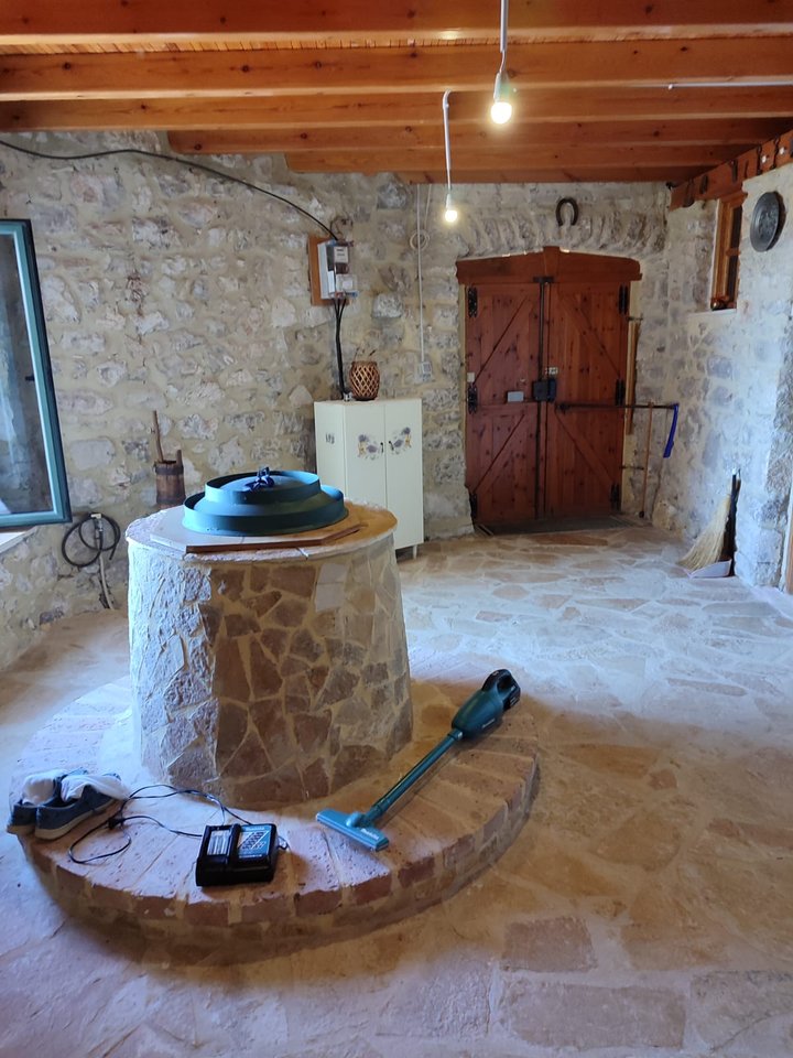 Shitet shtepi guri 2-kateshe ne Vuno ,Vlore