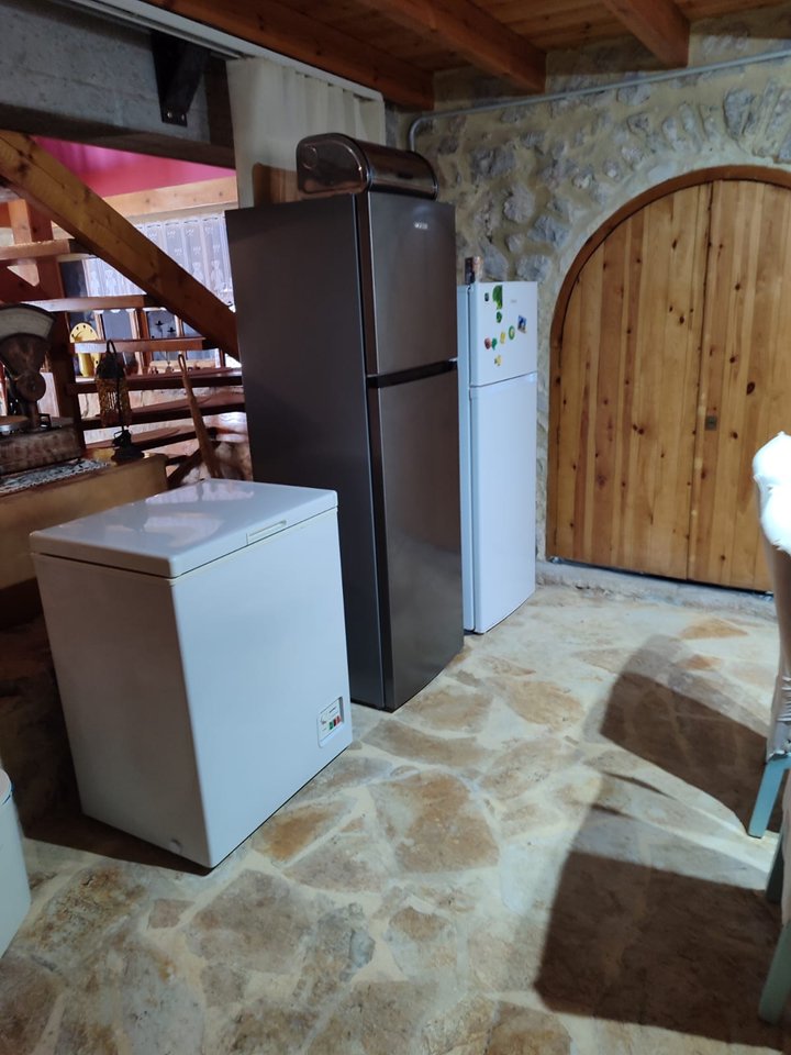 Shitet shtepi guri 2-kateshe ne Vuno ,Vlore