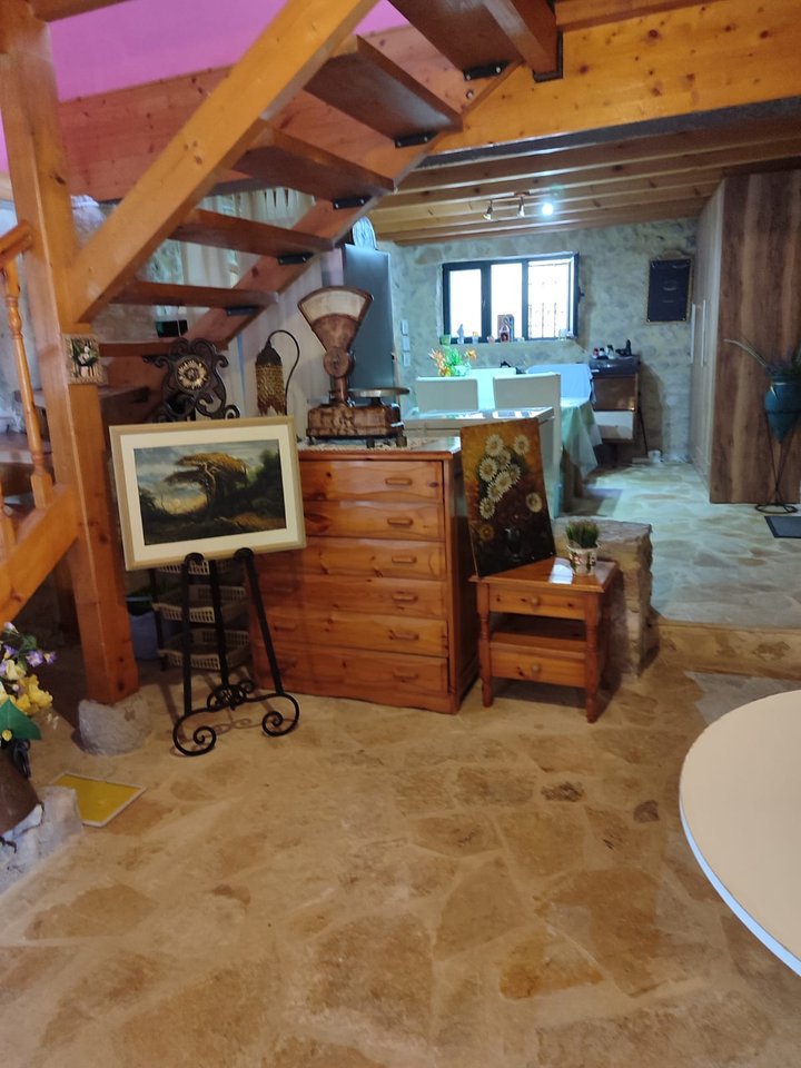 Shitet shtepi guri 2-kateshe ne Vuno ,Vlore