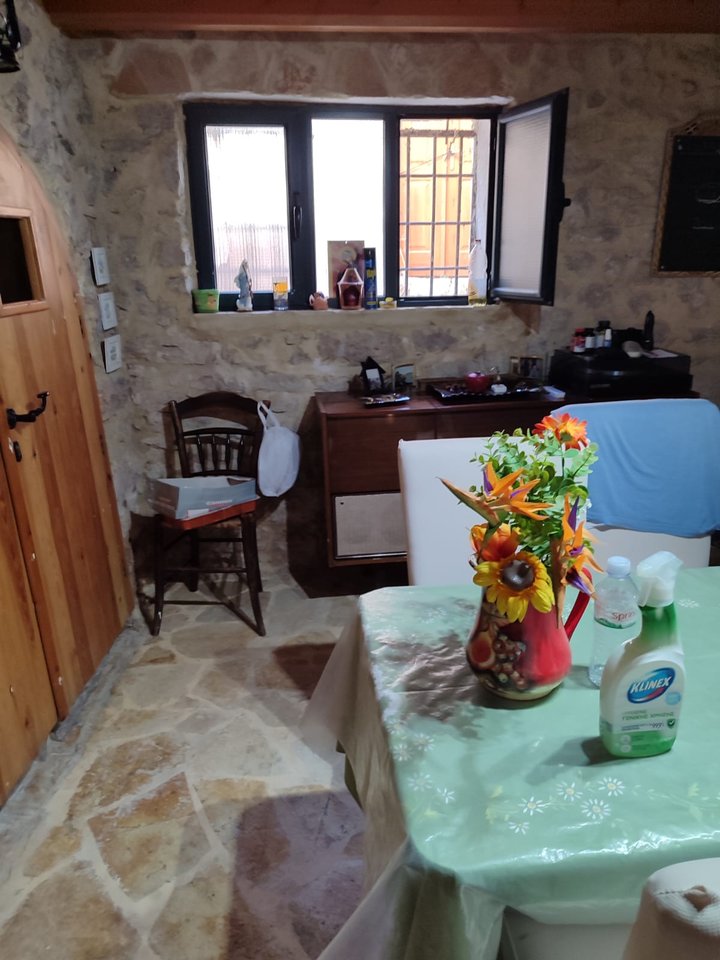 Shitet shtepi guri 2-kateshe ne Vuno ,Vlore