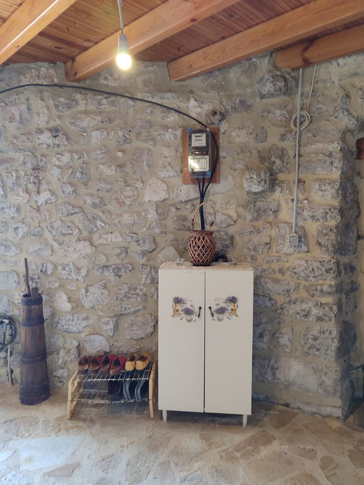 Shitet shtepi guri 2-kateshe ne Vuno ,Vlore