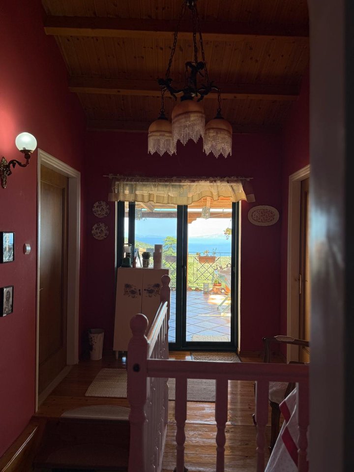 Shitet shtepi guri 2-kateshe ne Vuno ,Vlore