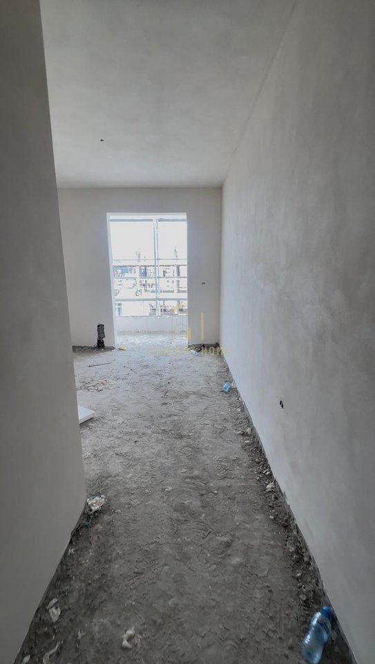 Shitet Apartament 1+1 ne Kamez