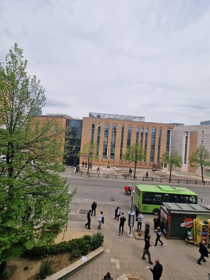 Jepet me qera apartament 3+1+2 tek Sheshi Skenderbej, Qender, 130 m2