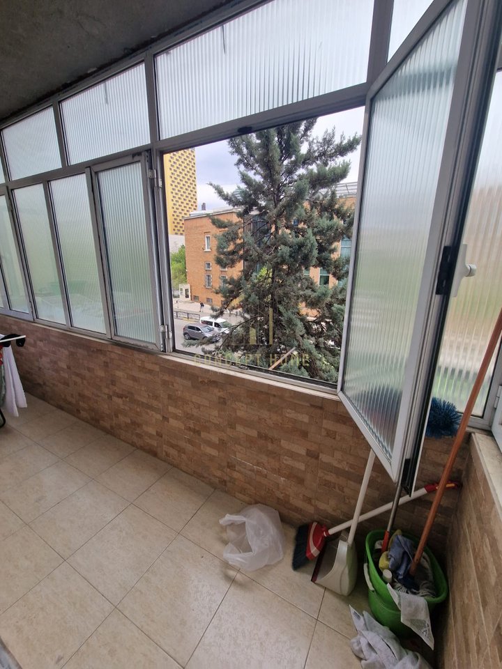 Jepet me qera apartament 3+1+2 tek Sheshi Skenderbej, Qender, 130 m2