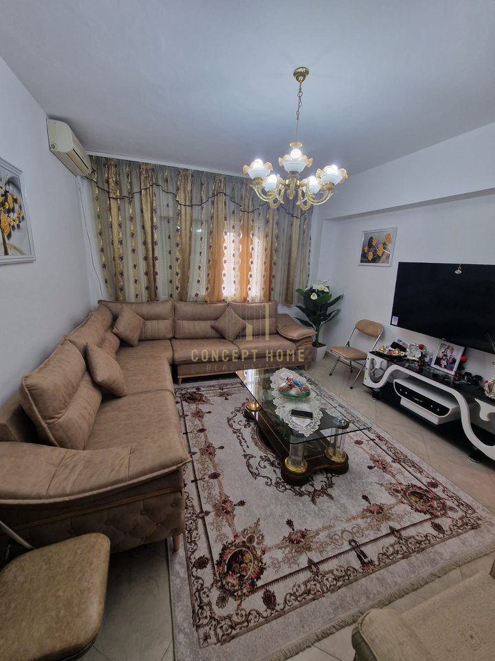 Jepet me qera apartament 3+1+2 tek Sheshi Skenderbej, Qender, 130 m2