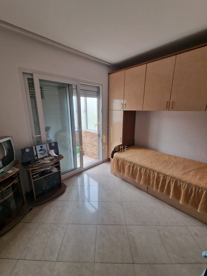 Jepet me qera apartament 3+1+2 tek Sheshi Skenderbej, Qender, 130 m2