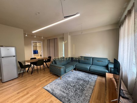 Jepet me qera apartament 2+1+P tek Rruga e Durresit

Siperfaqe totale: 100m2.

Kati: 2 (Me ashensor)

Apartamenti organizohet ne:

- Ambient ndenje + Ambient gatimi.
- 2 Dhome gjumi.
- 2 Tualet.
- 2 Ballkone.

Apartamenti jepet totalisht i mobiluar si ne foto, me ndricim natyral gjate gjithe dites. Orintimi Veri-Lindje i pajisur me 2 ballkone.Instalime elektrike dhe hidraulike te reja