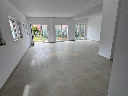 Jepet me qera ambient tek Rezidenca Mangalem 21

Siperfaqe: 85m2 
Kati i 0