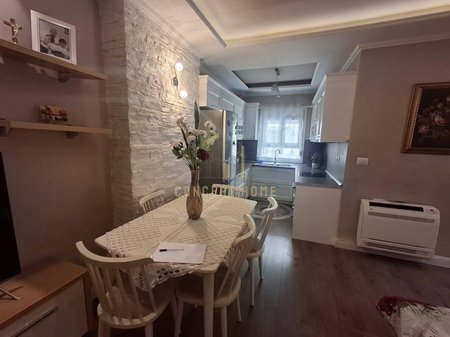 Jepet me qera apartament 2+1 tek Rruga e Elbasanit