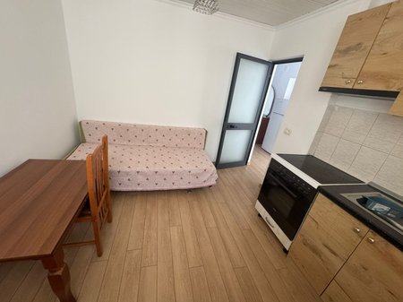 1+1 apartment for rent at Komuna e Parisit