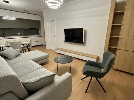 Jepet me qera apartament 2+1+2 ne Qender