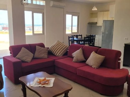 Jepet me qera apartament 3+1+3 te Kodra e priftit