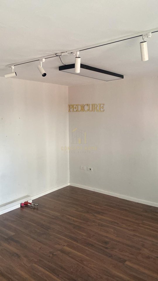 Jepet me qera Dyqan tek   " Mine Peza "