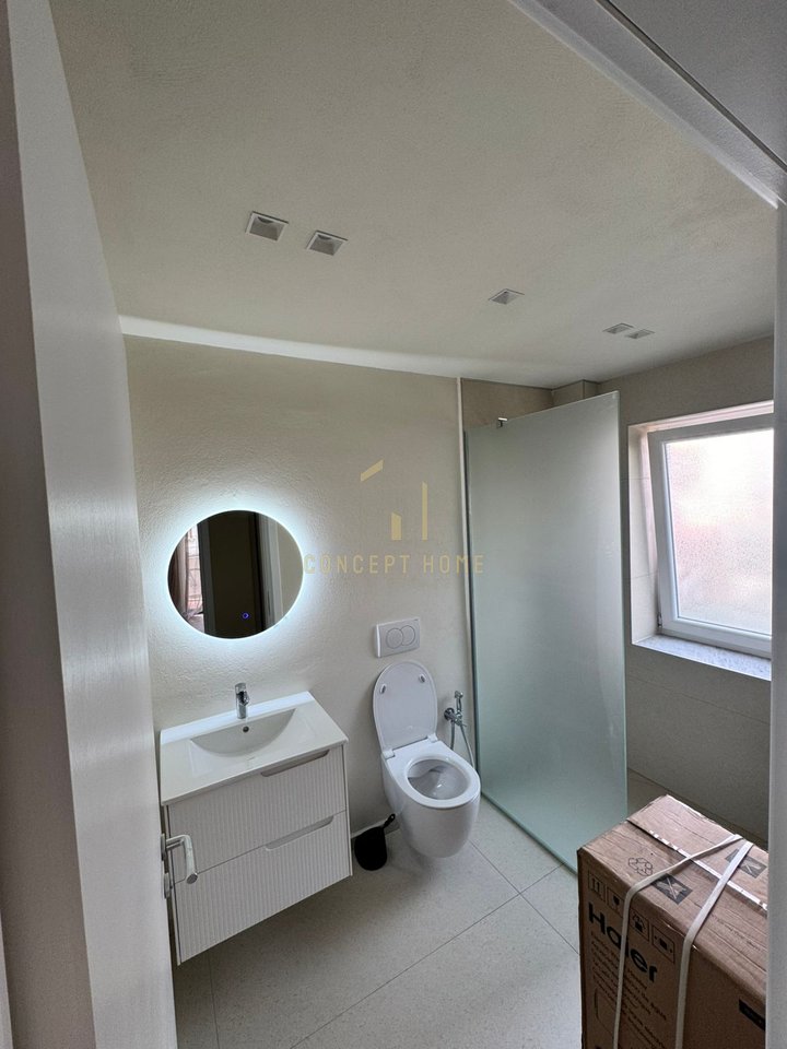 Jepet me qera apartament 2+1+P tek Rruga e Durresit

Siperfaqe totale: 100m2.

Kati: 2 (Me ashensor)

Apartamenti organizohet ne:

- Ambient ndenje + Ambient gatimi.
- 2 Dhome gjumi.
- 2 Tualet.
- 2 Ballkone.

Apartamenti jepet totalisht i mobiluar si ne foto, me ndricim natyral gjate gjithe dites. Orintimi Veri-Lindje i pajisur me 2 ballkone.Instalime elektrike dhe hidraulike te reja