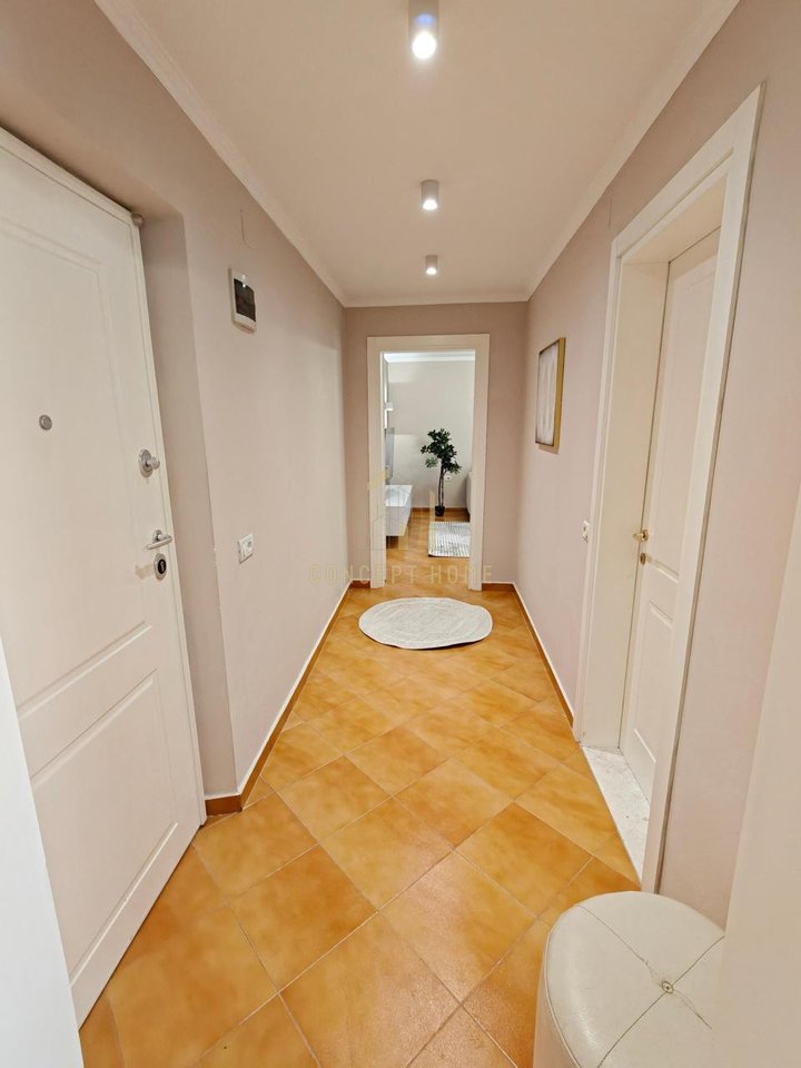 Shitet apartament 1+1 tek Selvia