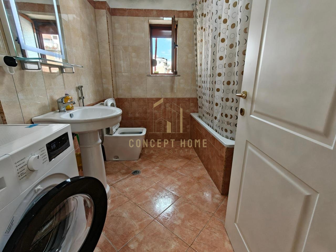 Shitet apartament 1+1 tek Selvia