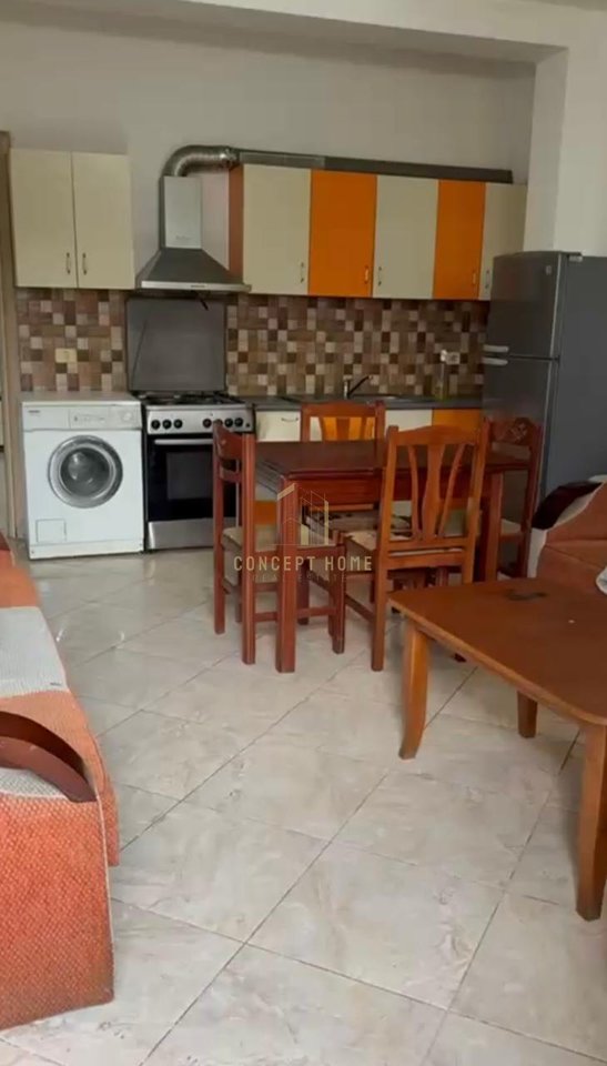 Jepet me qera apartament 1+1 tek Komuna e  Parisit