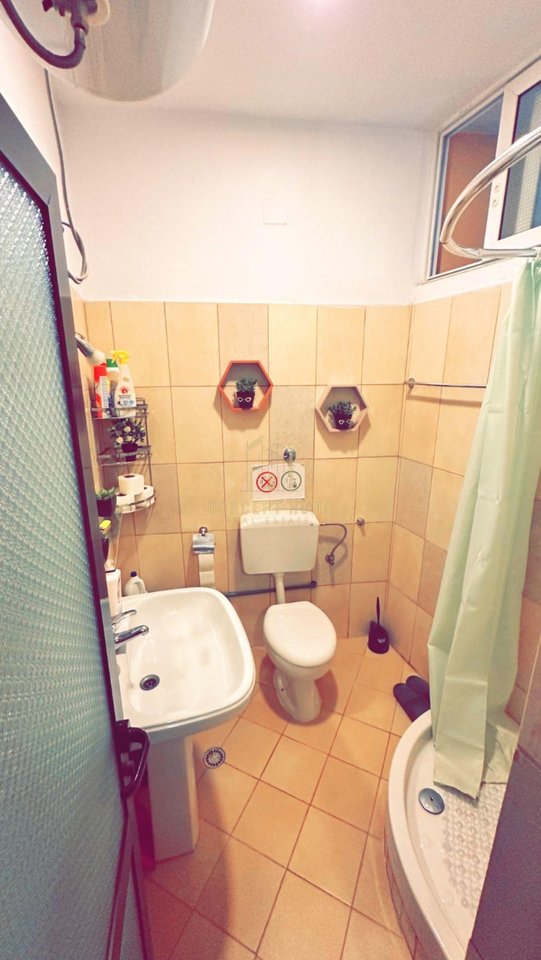 Jepet me qera Garsoniere tek Pazari i Ri