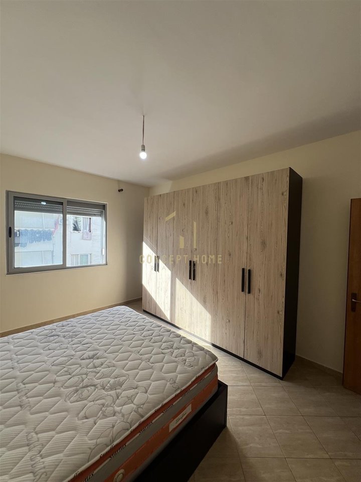 Jepet me qera apartament  1+1 te Kodra e Diellit.