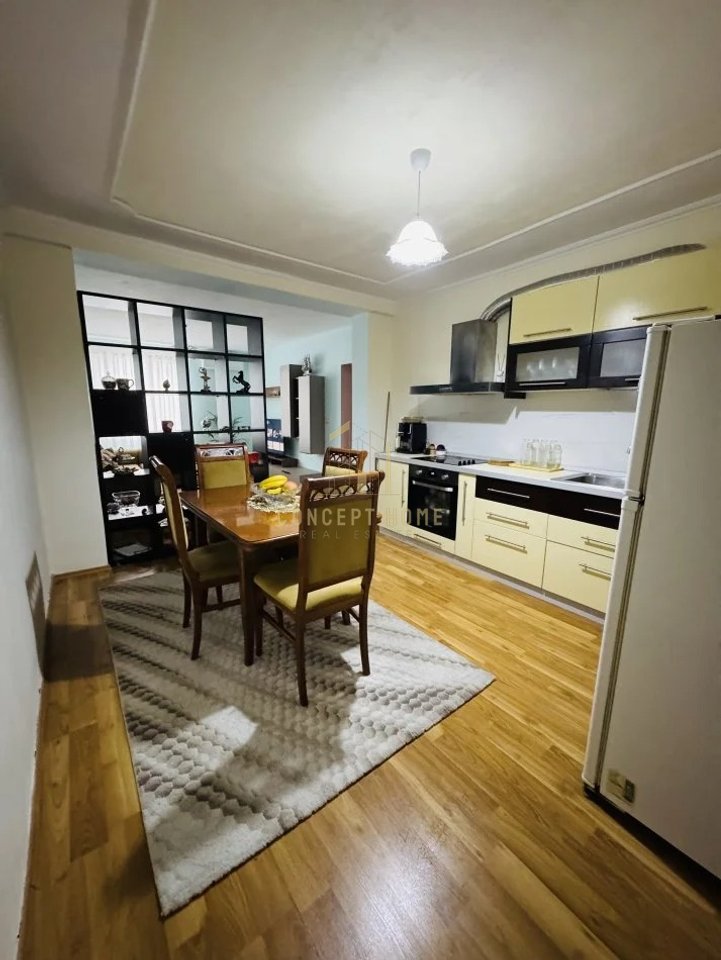 Apartament 1+1 tek Komuna e Parisit.