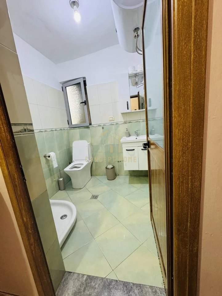 Apartament 1+1 tek Komuna e Parisit.