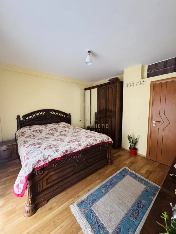 Apartament 1+1 tek Komuna e Parisit.