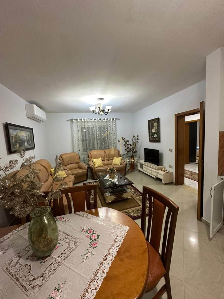 Jepet me qera apartament 2+1 tek Bulevardi i ri