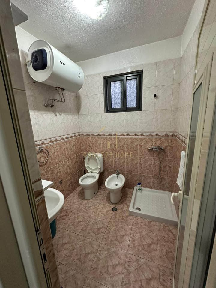 Jepet me qera apartament 2+1 tek Bulevardi i ri