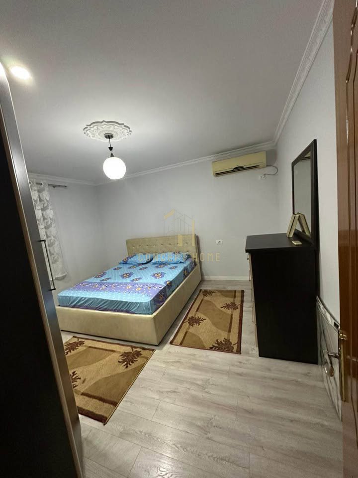 Jepet me qera apartament 2+1 tek Bulevardi i ri