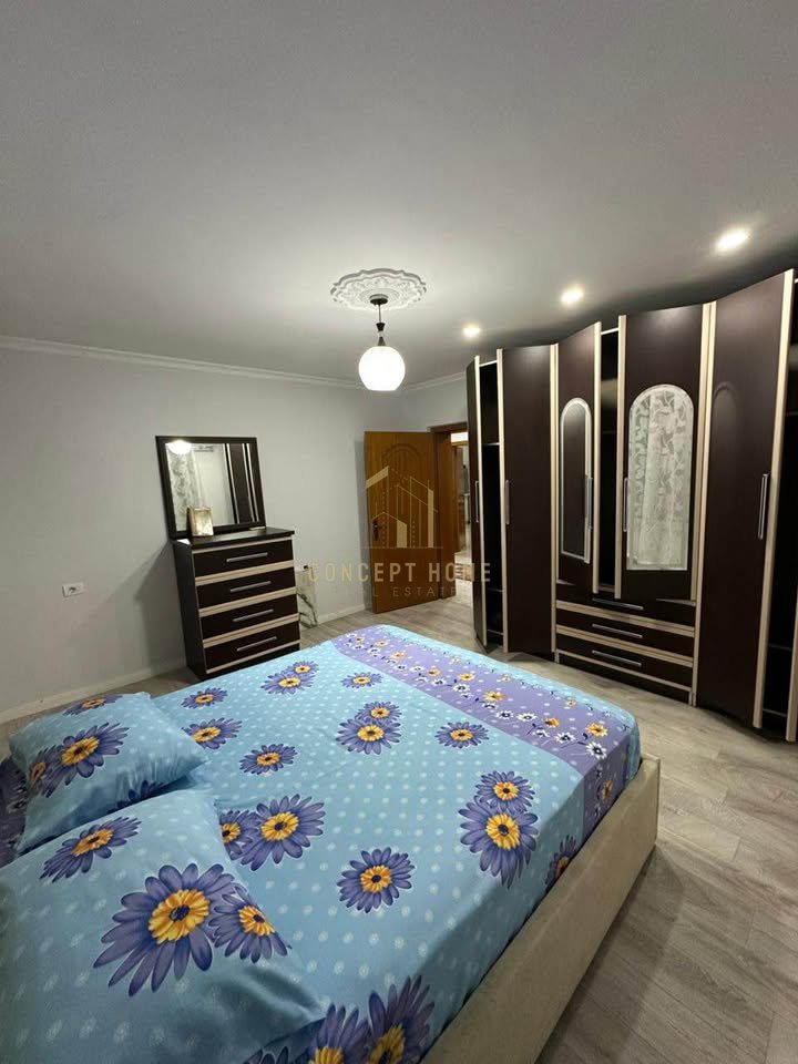 Jepet me qera apartament 2+1 tek Bulevardi i ri