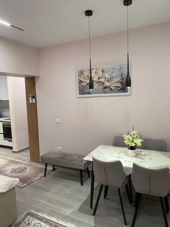 Jepet me qera apartament 1+1 te Liceu