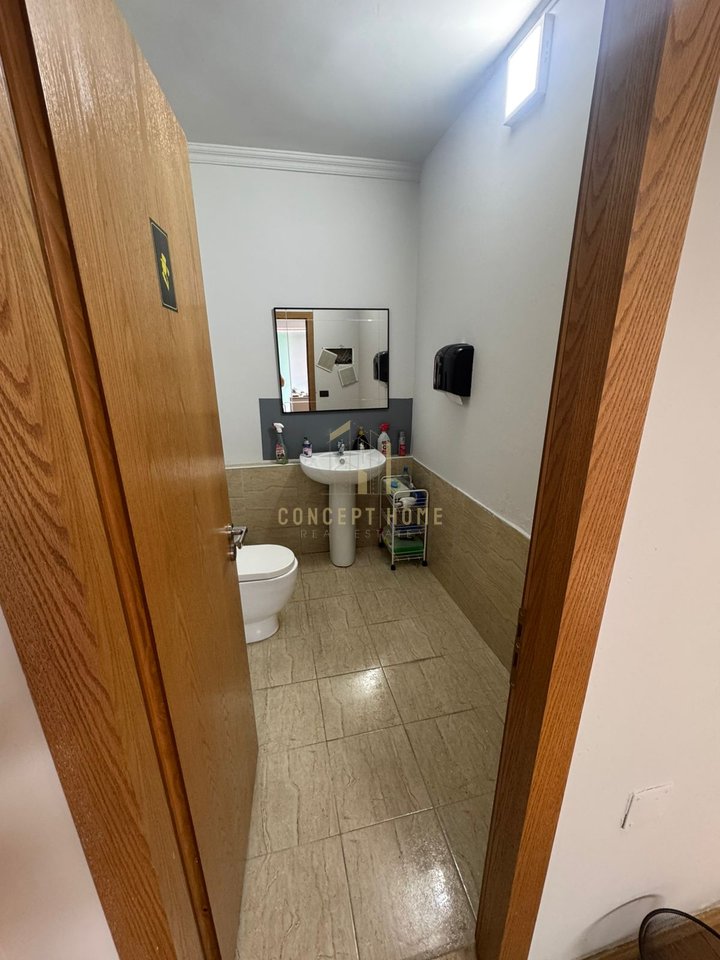 Negozio 1+1 in Affitto nel Comune di Parigi, Tirana - 400€ | 50 m²