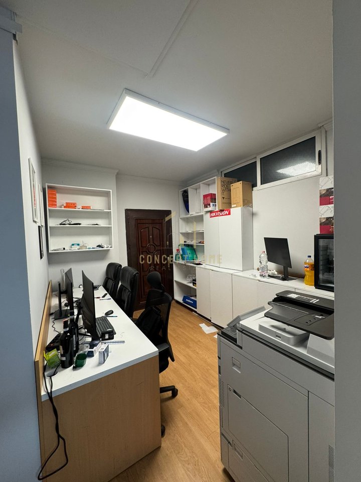 Negozio 1+1 in Affitto nel Comune di Parigi, Tirana - 400€ | 50 m²