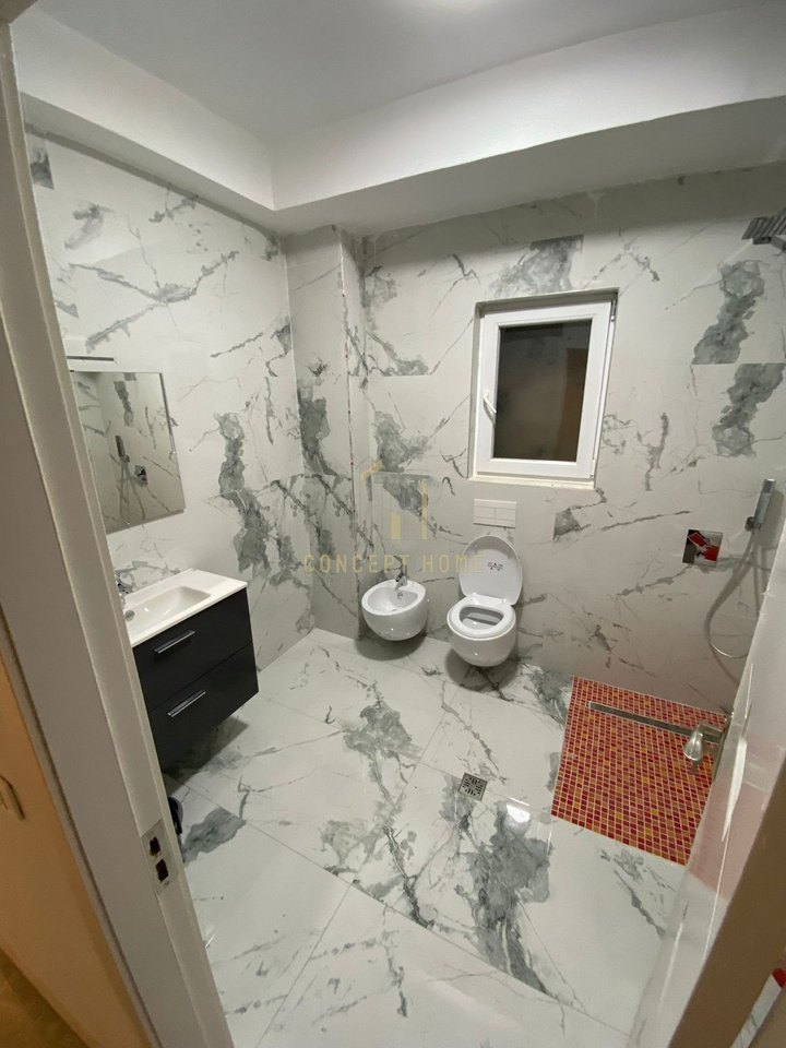 Jepet me qera ambient biznesi prane Postes Qendrore