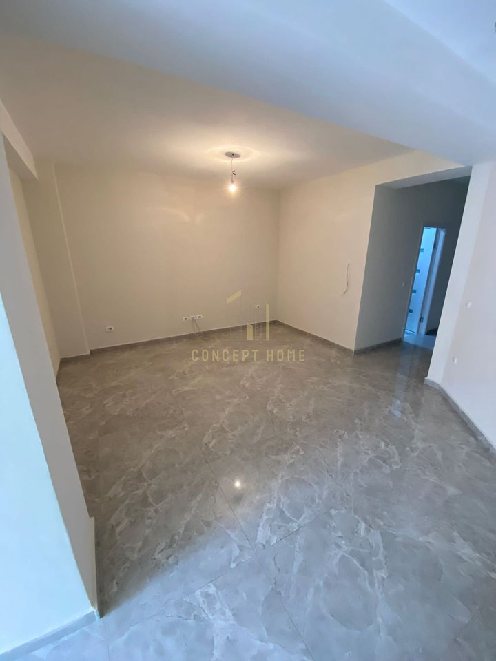 Jepet me qera ambient biznesi prane Postes Qendrore