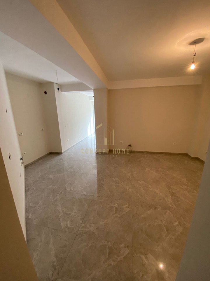 Jepet me qera ambient biznesi prane Postes Qendrore