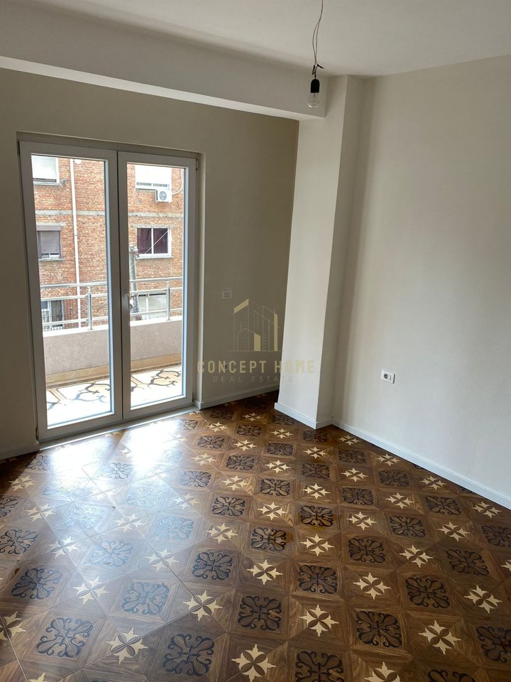 Jepet me qera ambient biznesi prane Postes Qendrore