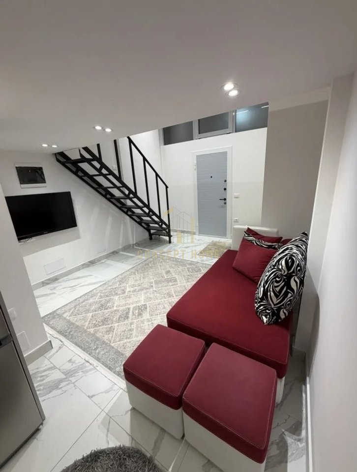 Jepet me qera apartament duplex 1+1 Astir.