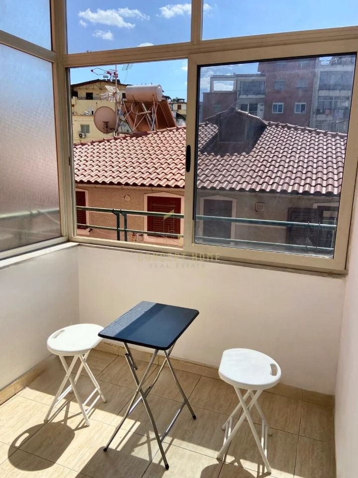 Appartamento 2+1 in affitto presso la Komuna e Parisit.